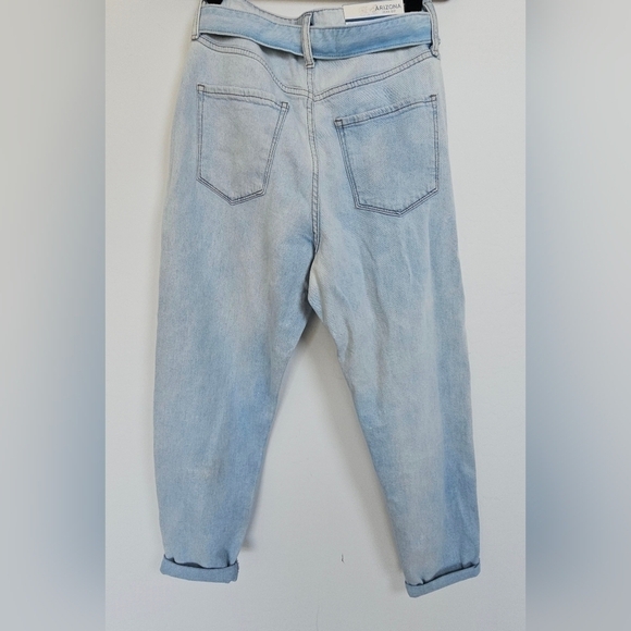 🆕️ Arizona Jeans High Rise Mom Jean Semi- Relaxed fit with tapered leg - Picture 2 of 9